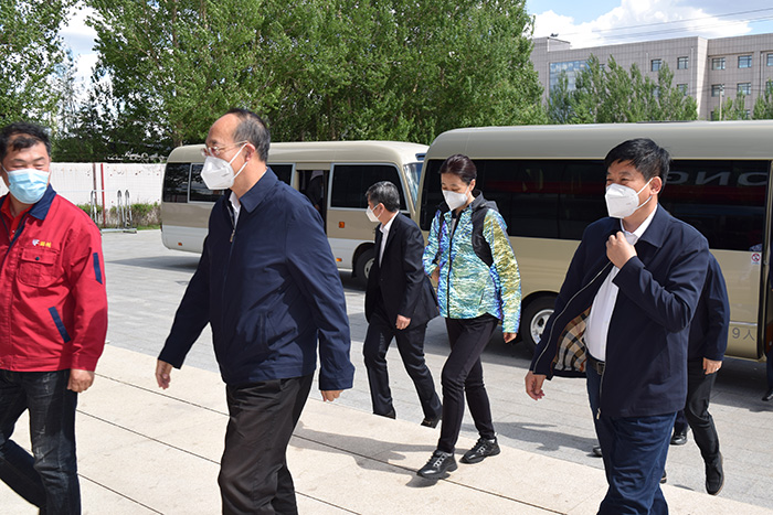 吉林省委常委、常务副省长吴靖平莅临orange橘子平台·(中国区)官方网站出产基地督导调研